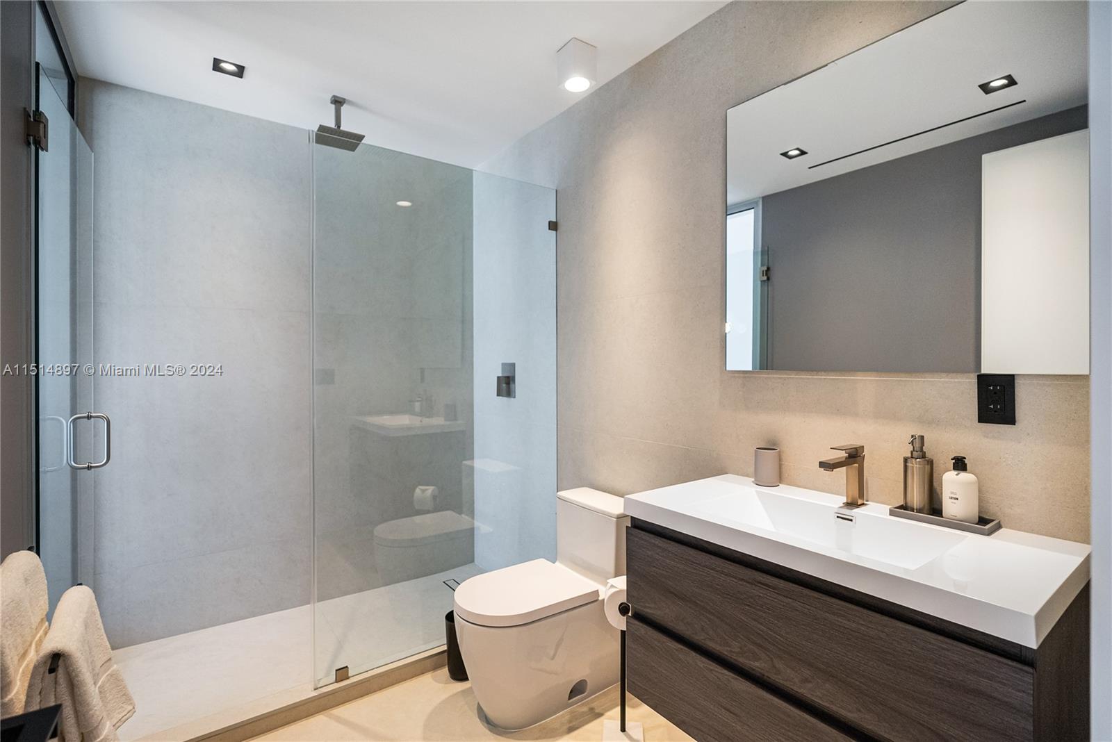 1300 Brickell Bay Dr, Miami, FL, 33131 United States, 5 Bedrooms Bedrooms, ,6 BathroomsBathrooms,Residential,For Sale,Brickell Bay Dr,A11514897