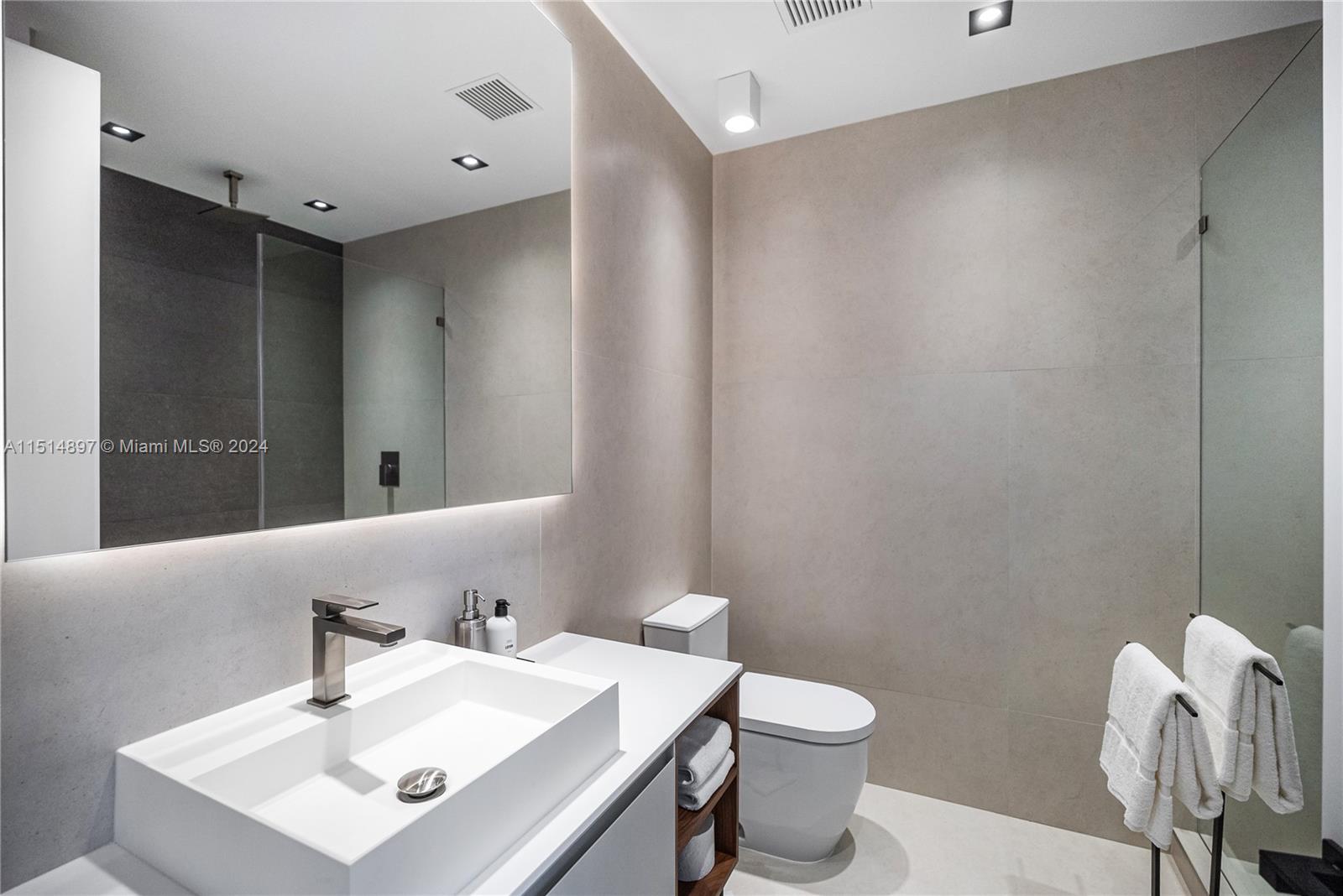 1300 Brickell Bay Dr, Miami, FL, 33131 United States, 5 Bedrooms Bedrooms, ,6 BathroomsBathrooms,Residential,For Sale,Brickell Bay Dr,A11514897