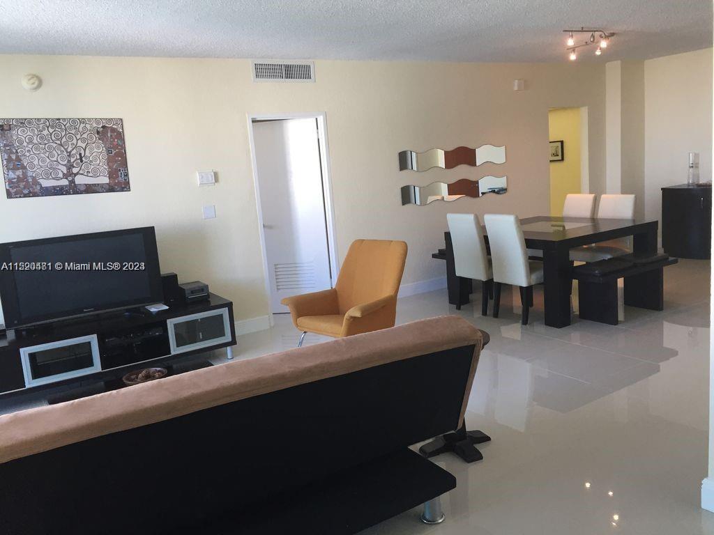 4001 Ocean Dr, Hollywood, FL, 33019 United States, 2 Bedrooms Bedrooms, ,1 BathroomBathrooms,Residential,For Sale,Ocean Dr,A11520481