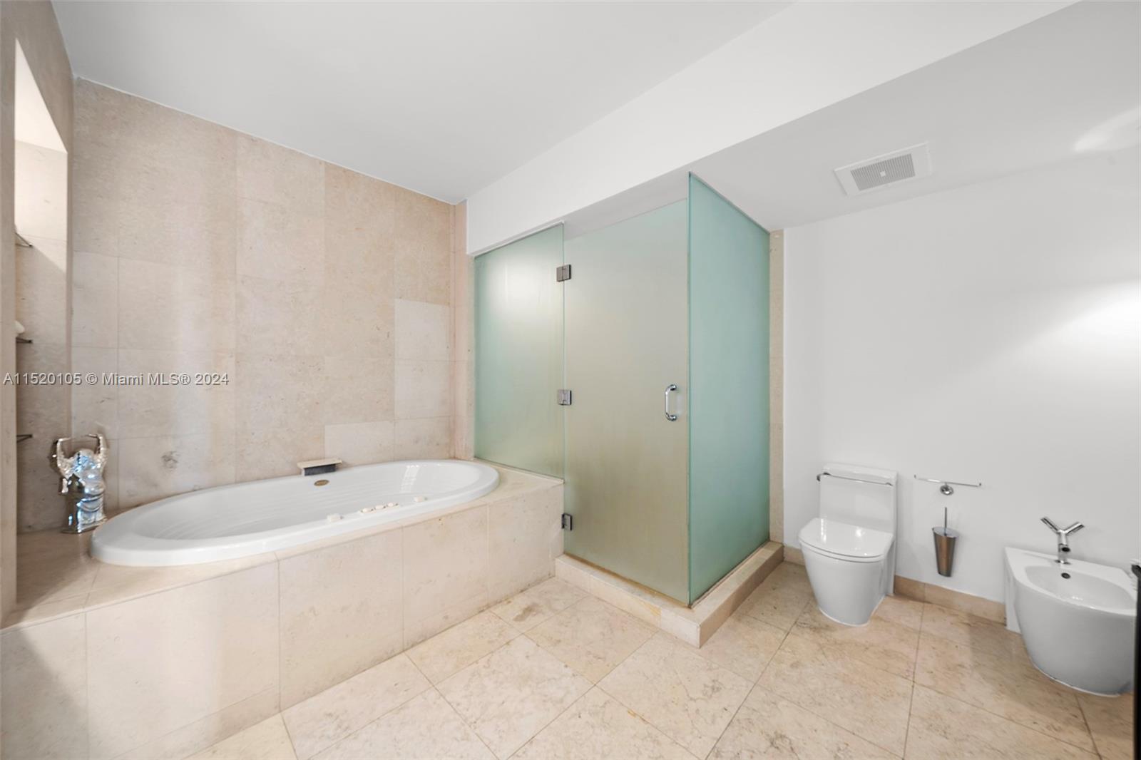 450 Alton Rd 2006, Miami Beach, FL 33139, 2 Bedrooms Bedrooms, ,2 BathroomsBathrooms,Residential,For Sale,Alton Rd,A11520105