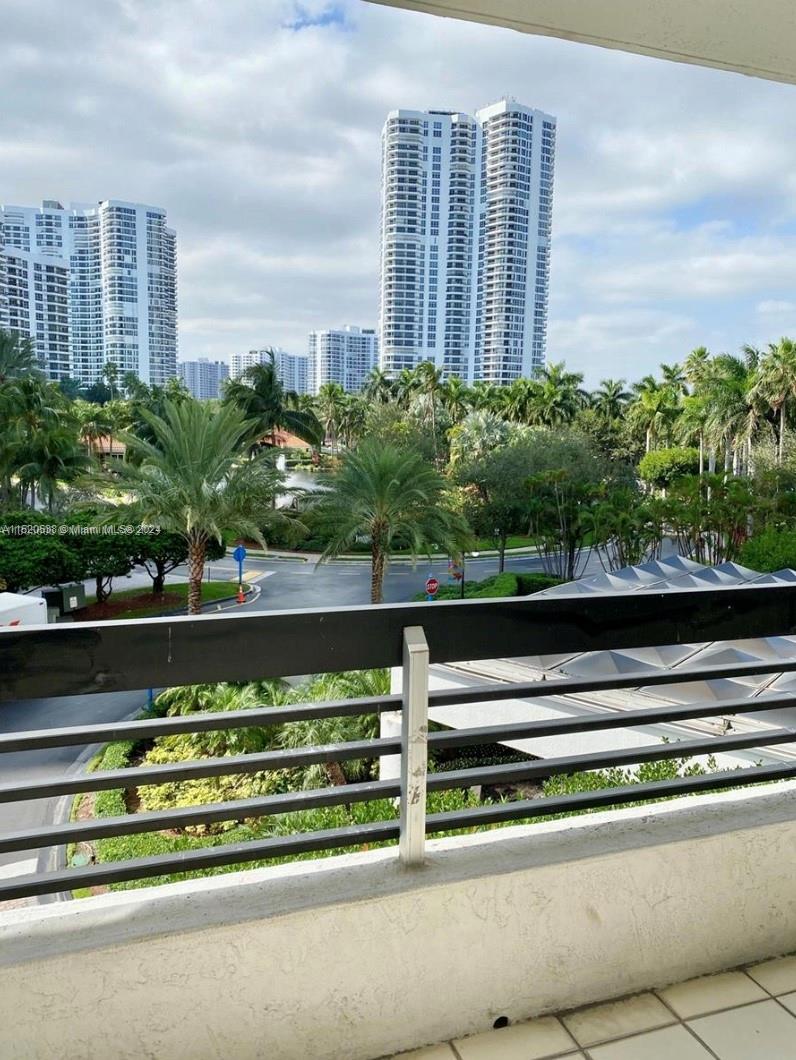 19195 36th Ct, Aventura, FL, 33180 United States, 2 Bedrooms Bedrooms, ,2 BathroomsBathrooms,Residential,For Sale,36th Ct,A11520538