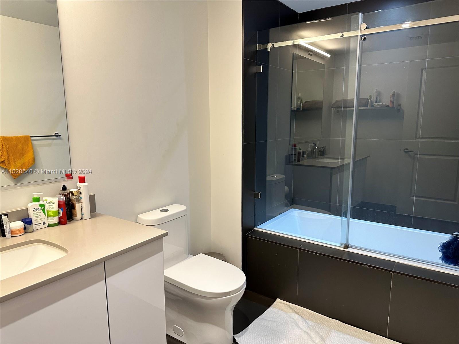 Miami, Florida 33132, 1 Bedroom Bedrooms, ,1 BathroomBathrooms,Residentiallease,For Rent,A11520540