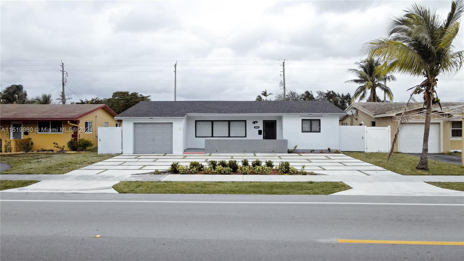 4909  Washington St  For Sale A11519980, FL