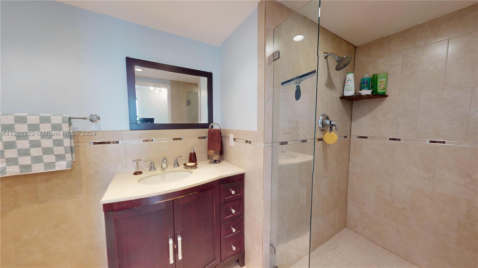 2500 PARKVIEW DR, Hallandale Beach, FL, 33009 United States, 2 Bedrooms Bedrooms, ,2 BathroomsBathrooms,Residential,For Sale,PARKVIEW DR,A11520329