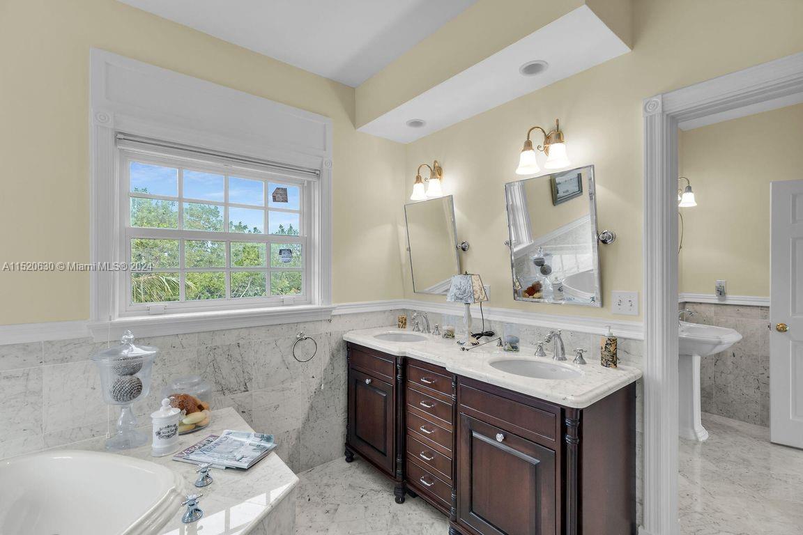 88011 Old Highway, Islamorada, FL, 33036 United States, 5 Bedrooms Bedrooms, ,5 BathroomsBathrooms,Residential,For Sale,Old Highway,A11520630