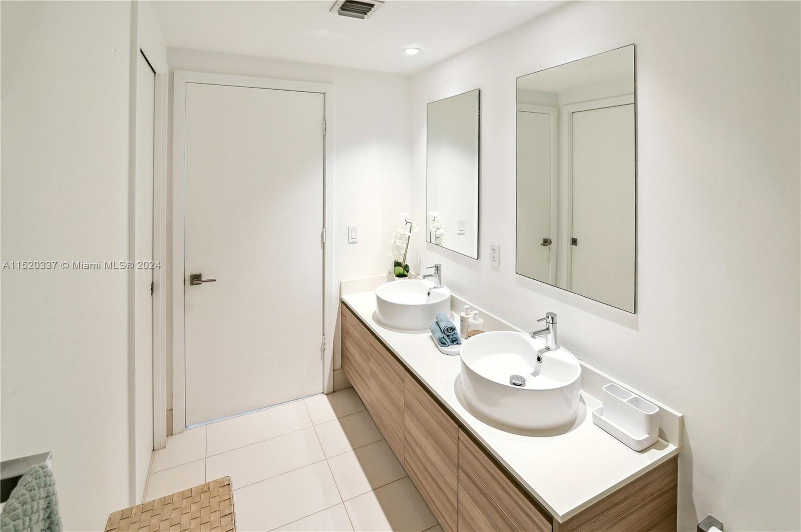 121 NE 34th St 2503, Miami, Florida 33137, 1 Bedroom Bedrooms, ,1 BathroomBathrooms,Residentiallease,For Rent,121 NE 34th St 2503,A11520337