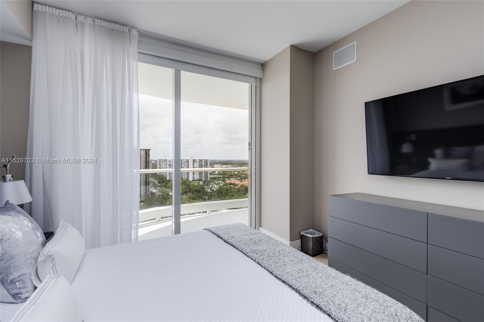 7000 Island Blvd 2108, Aventura, Florida 33160, 2 Bedrooms Bedrooms, ,2 BathroomsBathrooms,Residentiallease,For Rent,7000 Island Blvd 2108,A11520703