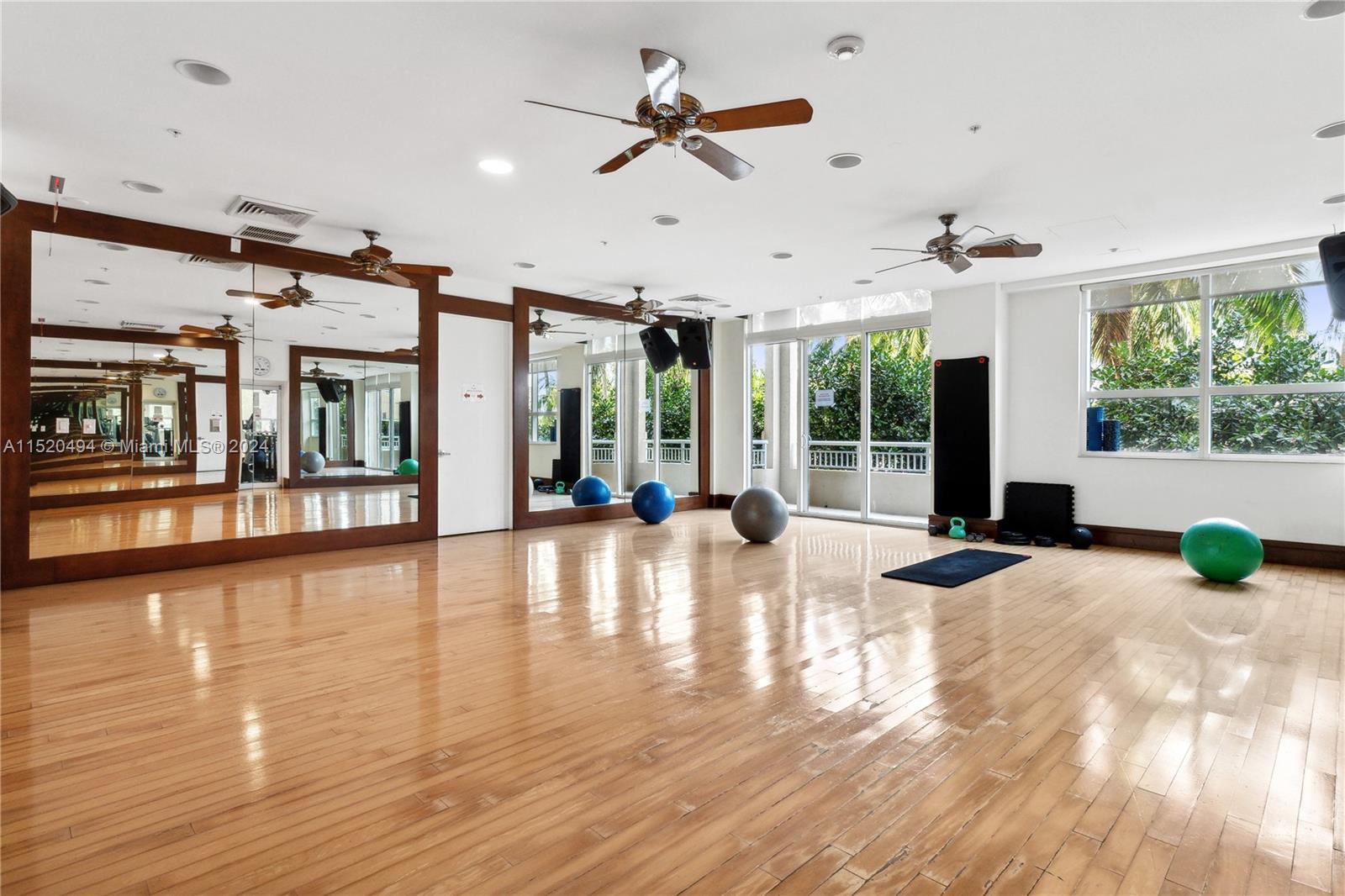 19501 W Country Club Dr 2506, Aventura, Florida 33180, 1 Bedroom Bedrooms, ,1 BathroomBathrooms,Residential,For Sale,19501 W Country Club Dr 2506,A11520494