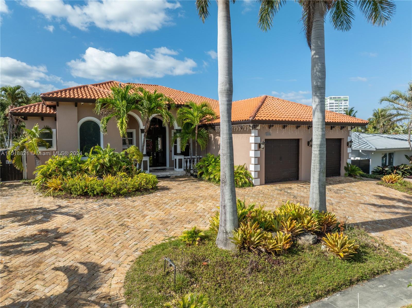2110 NE 124th St, North Miami, Florida 33181, 5 Bedrooms Bedrooms, ,4 BathroomsBathrooms,Residentiallease,For Rent,2110 NE 124th St,A11518821