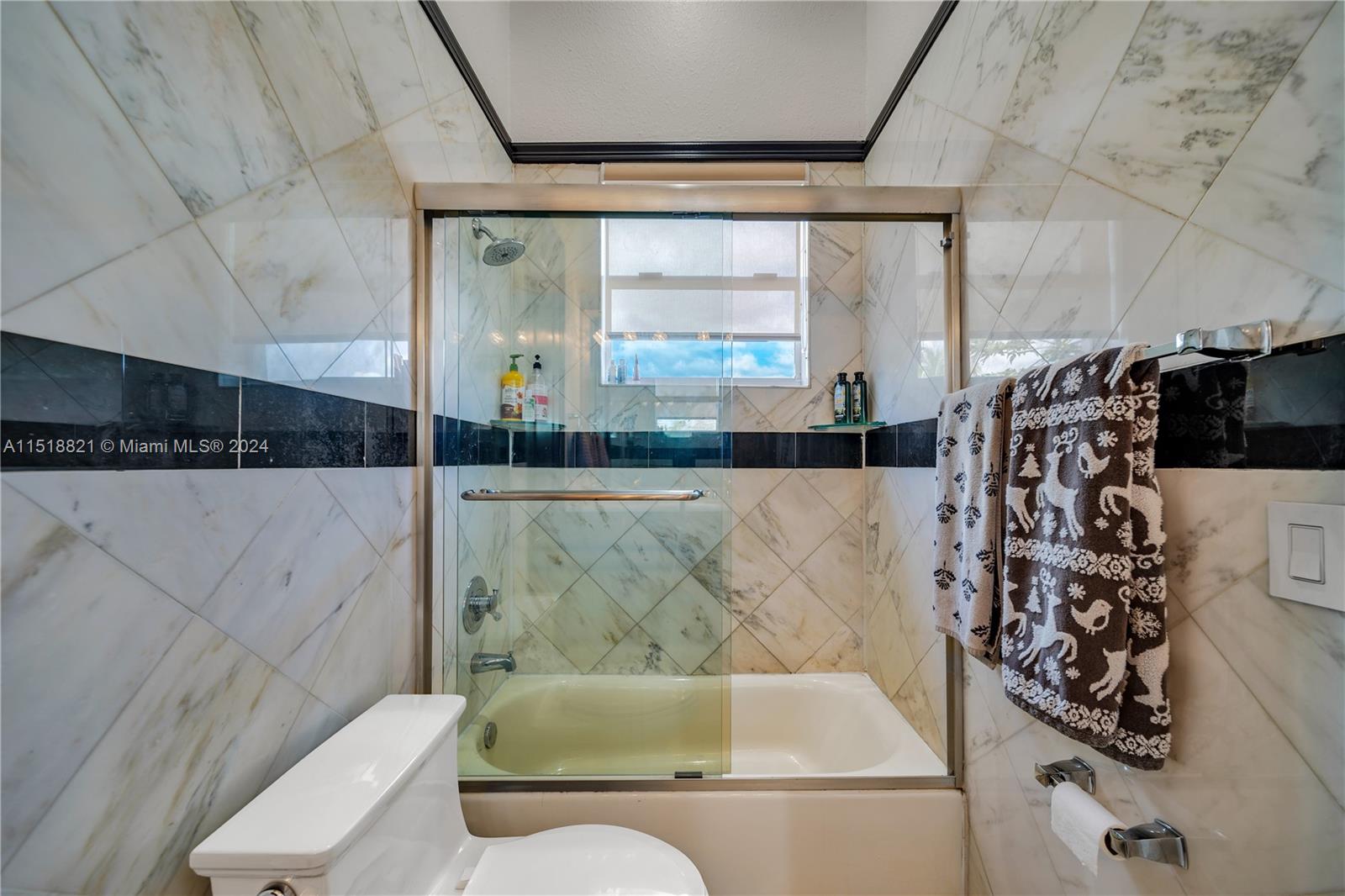 2110 NE 124th St, North Miami, Florida 33181, 5 Bedrooms Bedrooms, ,4 BathroomsBathrooms,Residentiallease,For Rent,2110 NE 124th St,A11518821