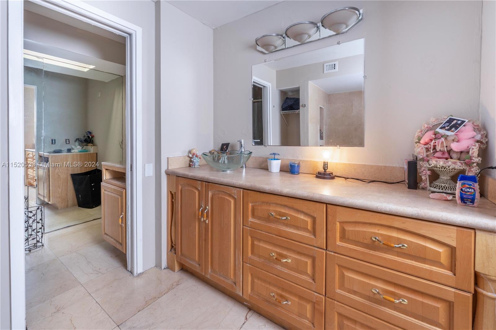 200 15th Rd, Miami, FL, 33129 United States, 1 Bedroom Bedrooms, ,1 BathroomBathrooms,Residential,For Sale,15th Rd,A11520533