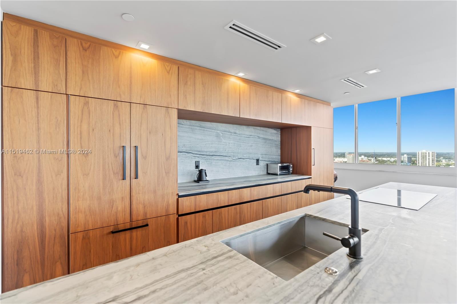 20185 E Country Club Dr PH6, Aventura, Florida 33180, 2 Bedrooms Bedrooms, ,2 BathroomsBathrooms,Residential,For Sale,20185 E Country Club Dr PH6,A11519462