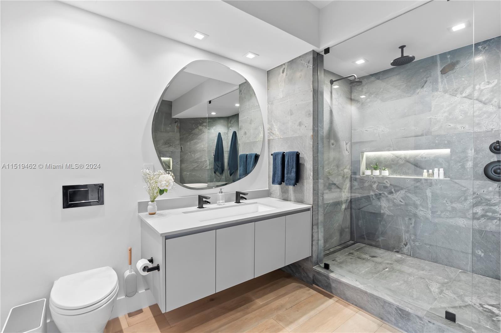 20185 E Country Club Dr PH6, Aventura, Florida 33180, 2 Bedrooms Bedrooms, ,2 BathroomsBathrooms,Residential,For Sale,20185 E Country Club Dr PH6,A11519462