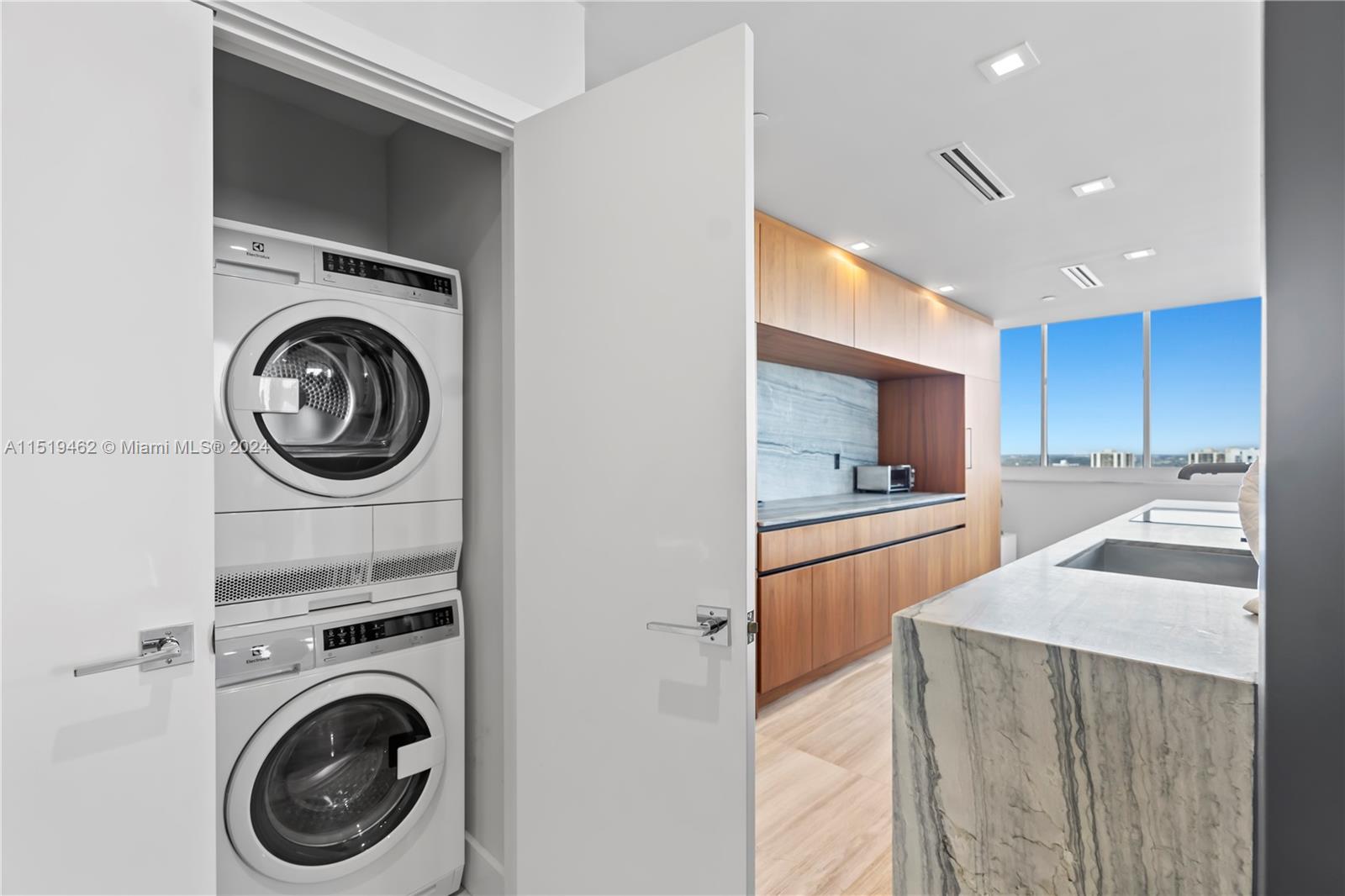 20185 E Country Club Dr PH6, Aventura, Florida 33180, 2 Bedrooms Bedrooms, ,2 BathroomsBathrooms,Residential,For Sale,20185 E Country Club Dr PH6,A11519462