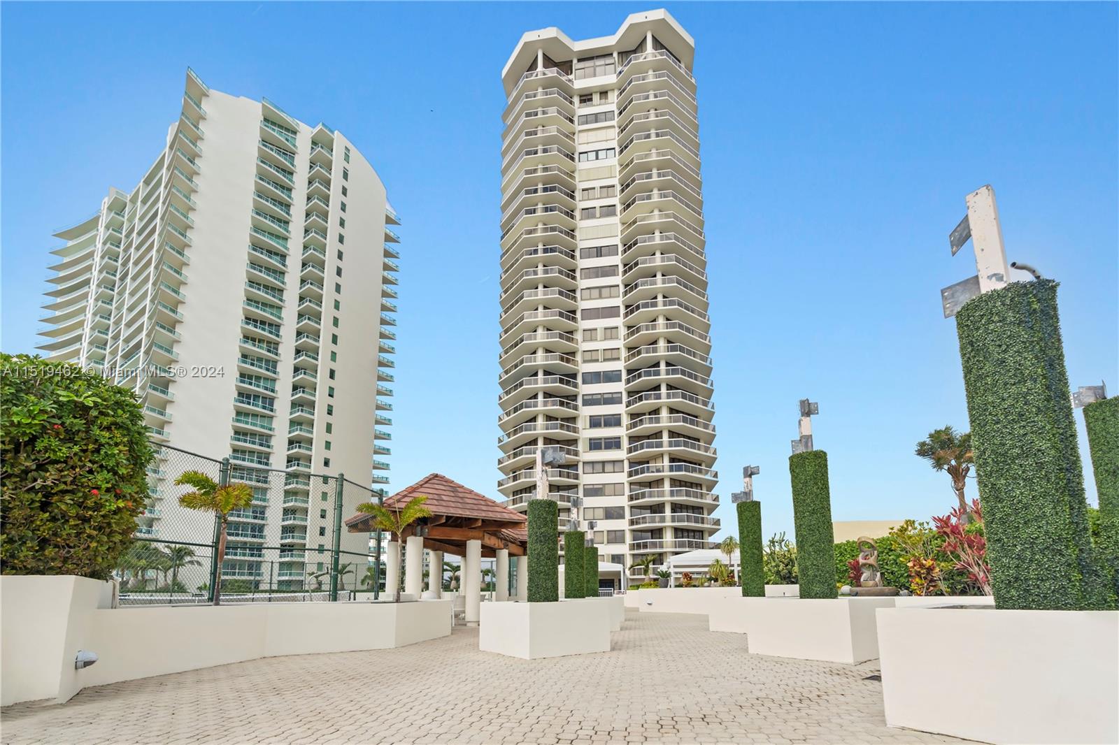 20185 E Country Club Dr PH6, Aventura, Florida 33180, 2 Bedrooms Bedrooms, ,2 BathroomsBathrooms,Residential,For Sale,20185 E Country Club Dr PH6,A11519462