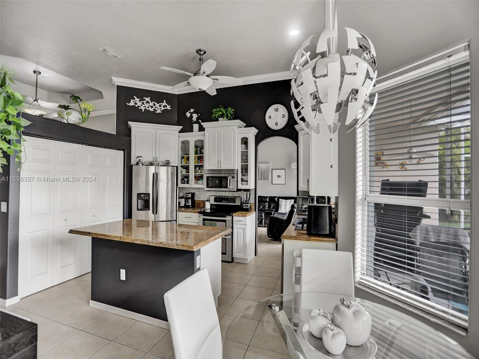 2835 Fairways Dr, Homestead, Florida 33035, 5 Bedrooms Bedrooms, ,2 BathroomsBathrooms,Residential,For Sale,2835 Fairways Dr,A11508357