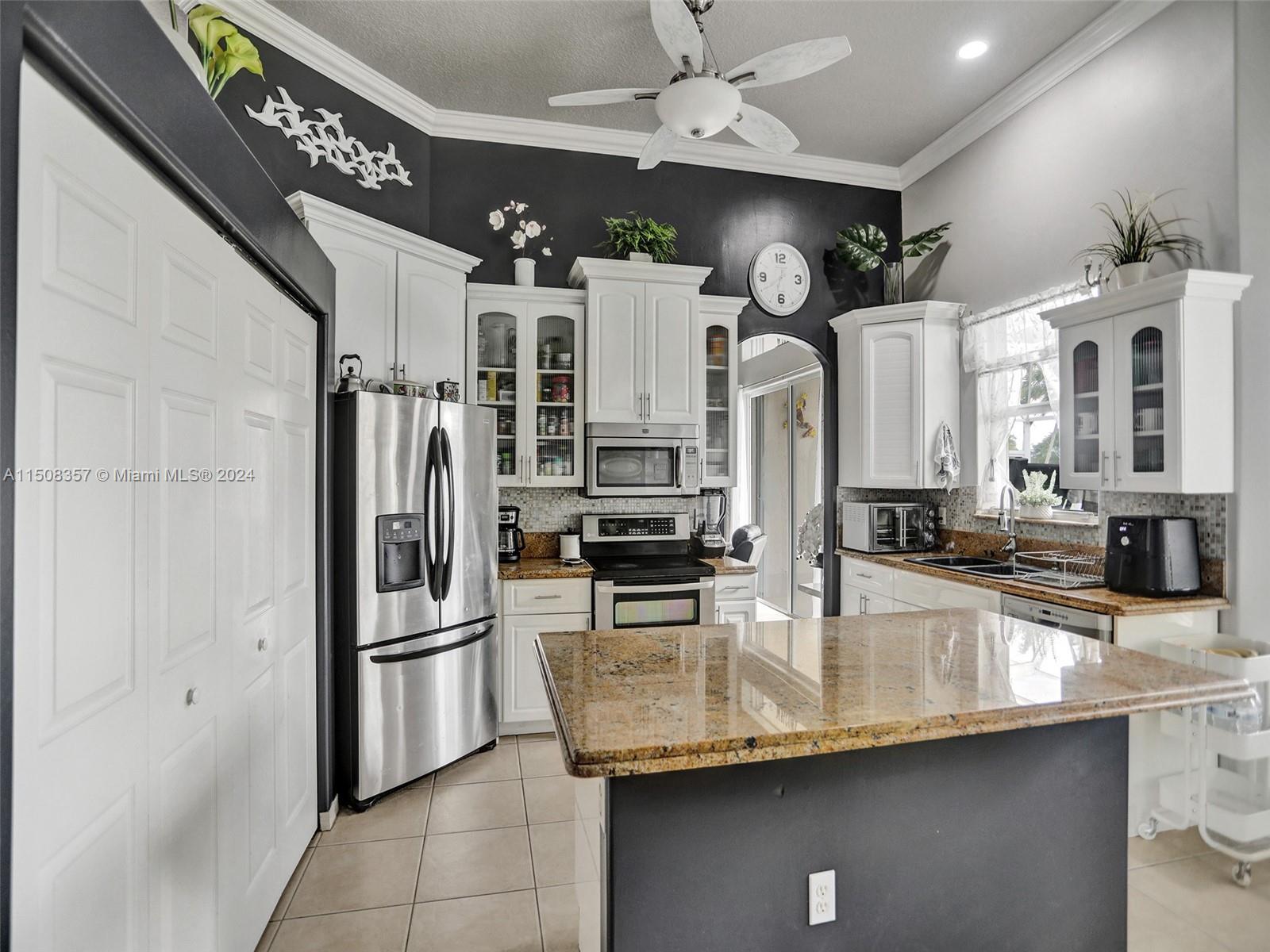 2835 Fairways Dr, Homestead, Florida 33035, 5 Bedrooms Bedrooms, ,2 BathroomsBathrooms,Residential,For Sale,2835 Fairways Dr,A11508357