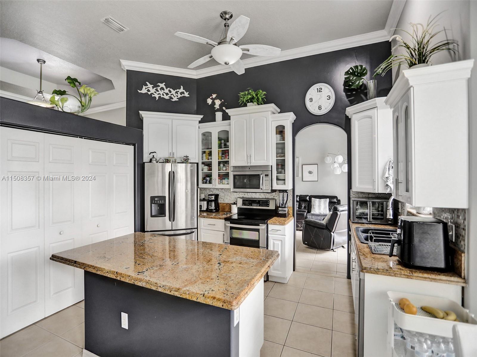 2835 Fairways Dr, Homestead, Florida 33035, 5 Bedrooms Bedrooms, ,2 BathroomsBathrooms,Residential,For Sale,2835 Fairways Dr,A11508357