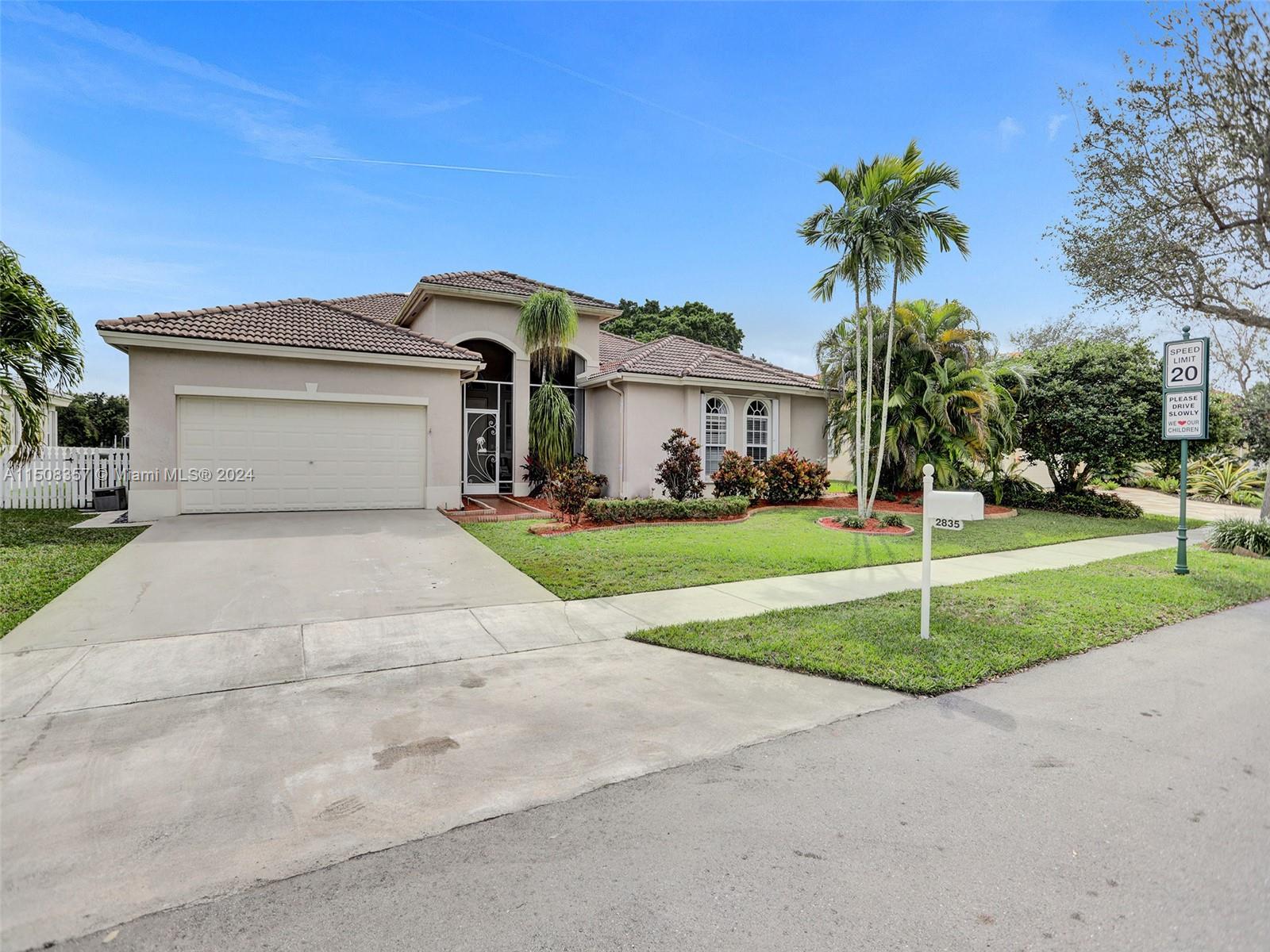 2835 Fairways Dr, Homestead, Florida 33035, 5 Bedrooms Bedrooms, ,2 BathroomsBathrooms,Residential,For Sale,2835 Fairways Dr,A11508357