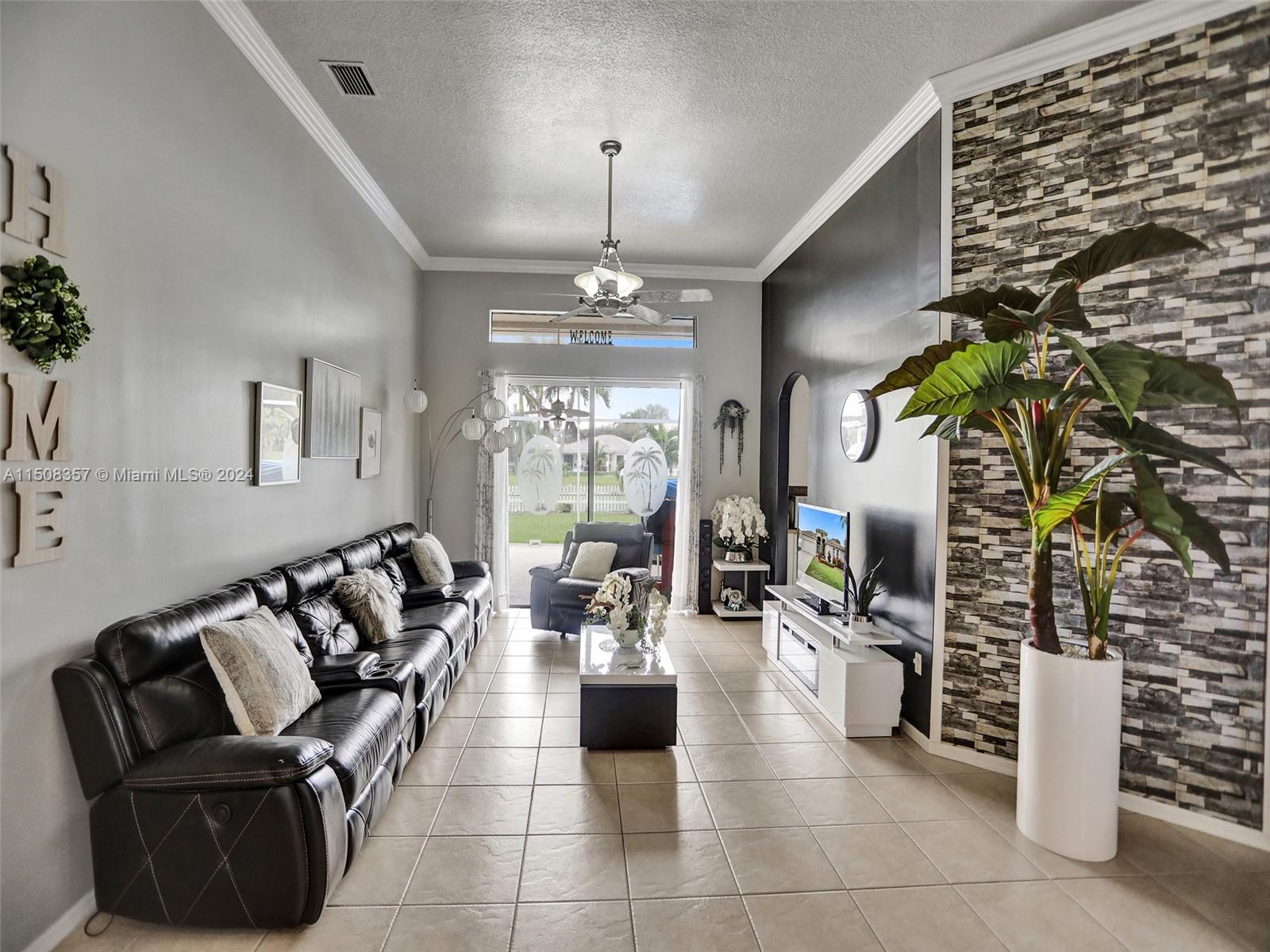 2835 Fairways Dr, Homestead, Florida 33035, 5 Bedrooms Bedrooms, ,2 BathroomsBathrooms,Residential,For Sale,2835 Fairways Dr,A11508357