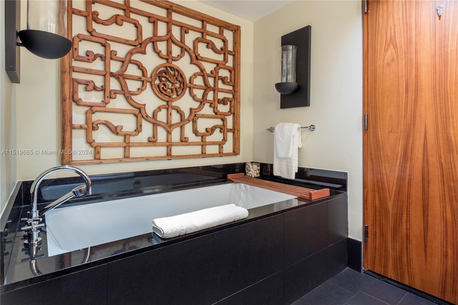 101 20th St 1905, Miami Beach, Florida 33139, 1 Bedroom Bedrooms, ,1 BathroomBathrooms,Residential,For Sale,101 20th St 1905,A11519685