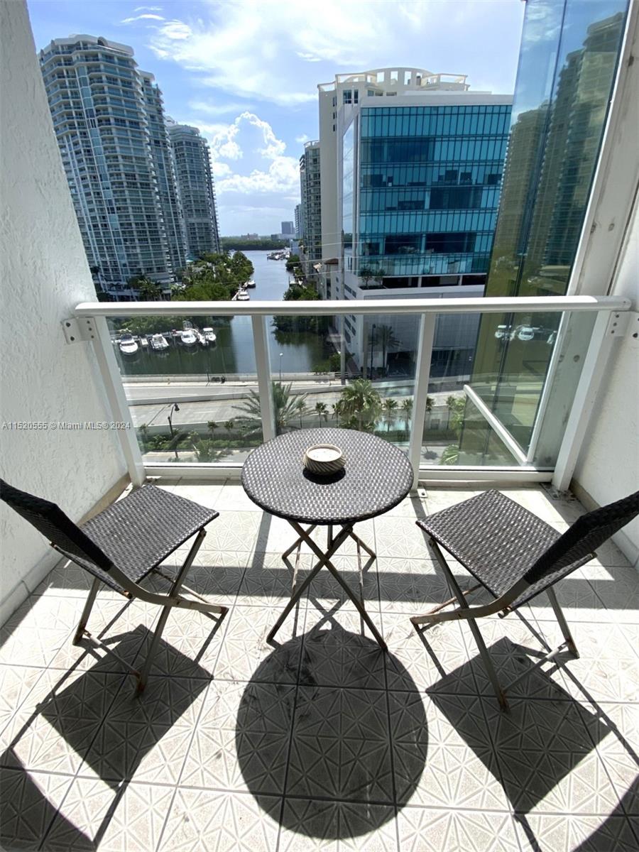 Living room with entrance to balcony
