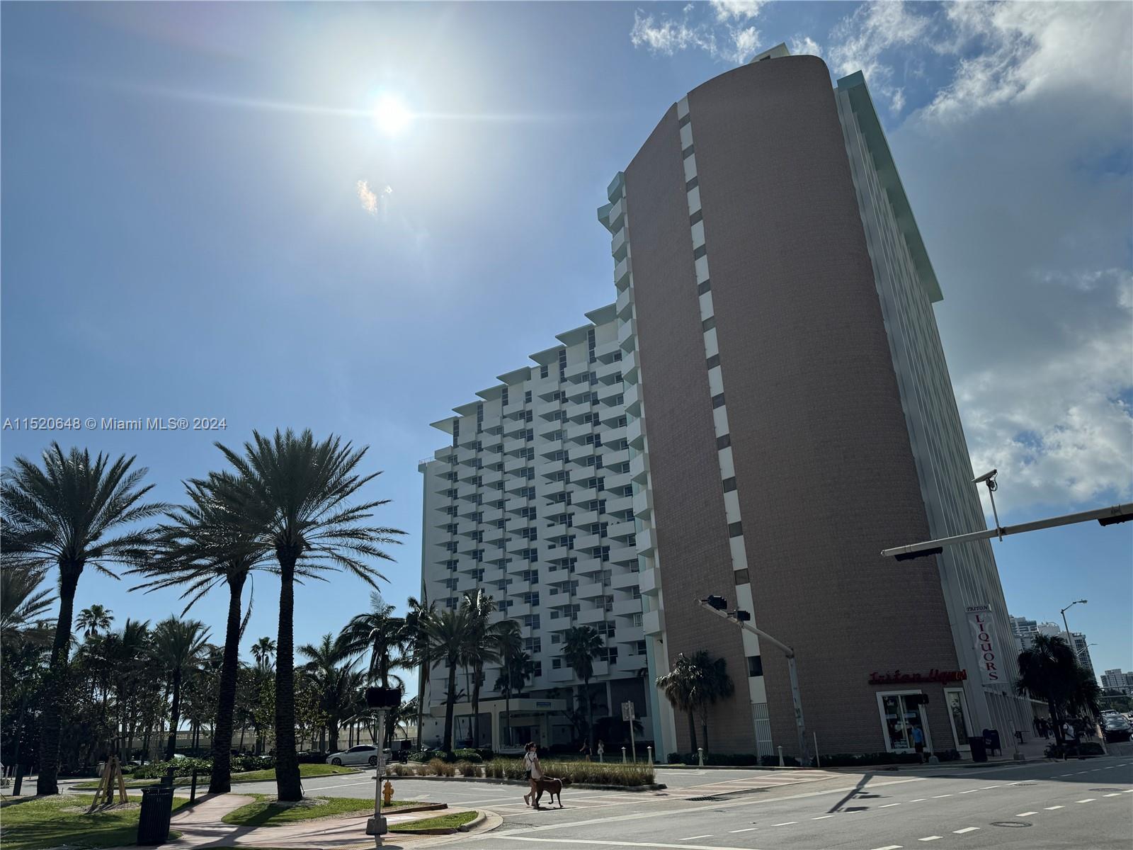 2899 Collins Ave 1135, Miami Beach, Florida 33140, 1 Bedroom Bedrooms, ,1 BathroomBathrooms,Residential,For Sale,2899 Collins Ave 1135,A11520648