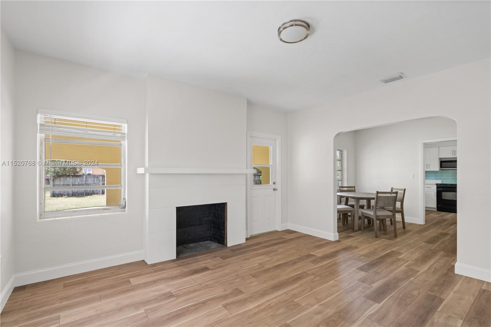 27 NW 21st St, Homestead, Florida 33030, 2 Bedrooms Bedrooms, ,1 BathroomBathrooms,Residentiallease,For Rent,27 NW 21st St,A11520768