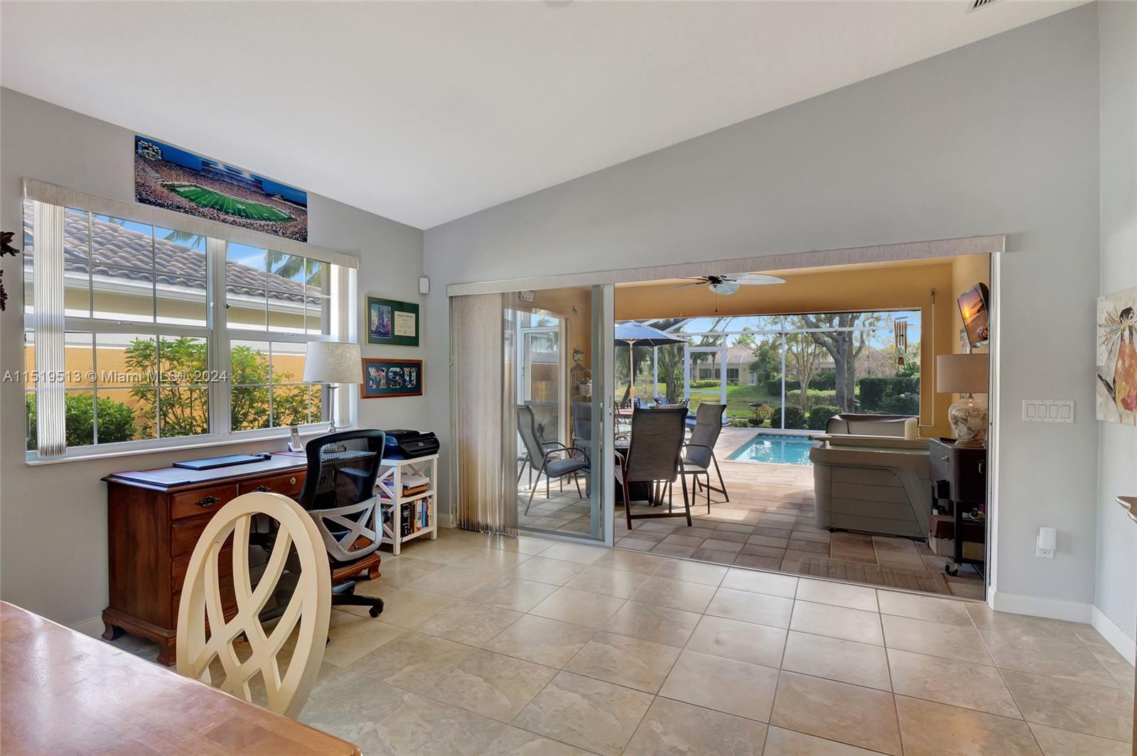 Desk/office/den area overlooking lanai & patio