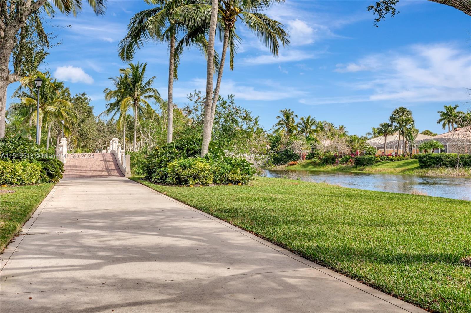 Lovely & quiet pathway & bridges to enjoy beautiful VillageWalk Bonita Springs