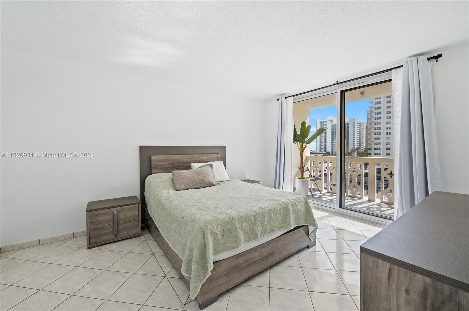 1825 Ocean Dr, Hallandale Beach, FL, 33009 United States, 1 Bedroom Bedrooms, ,1 BathroomBathrooms,Residential,For Sale,Ocean Dr,A11520931