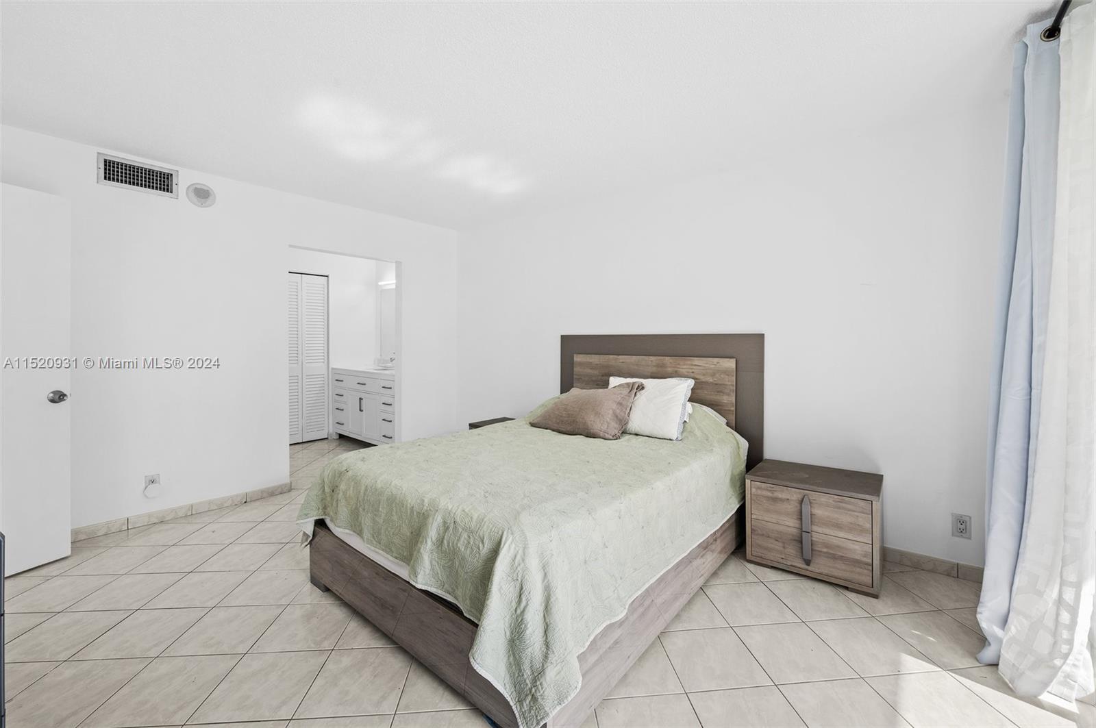 1825 S Ocean Dr 511, Hallandale Beach, Florida 33009, 1 Bedroom Bedrooms, ,1 BathroomBathrooms,Residential,For Sale,1825 S Ocean Dr 511,A11520931