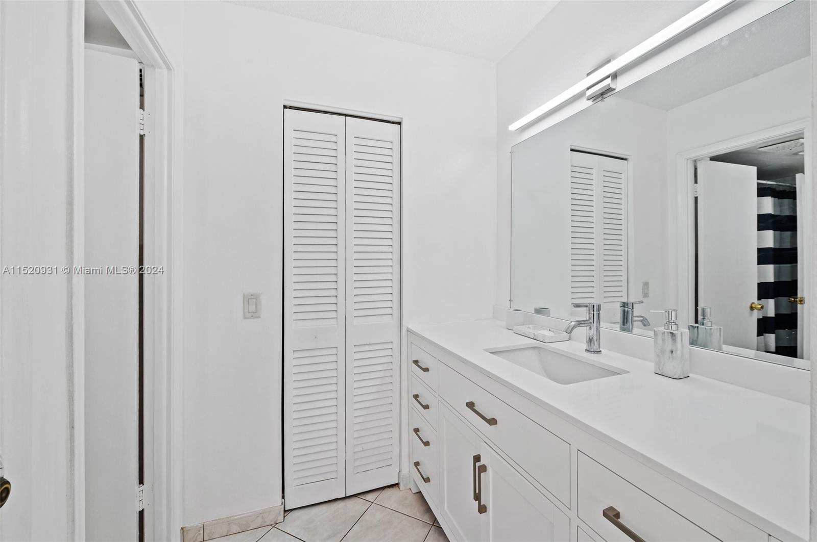 1825 Ocean Dr, Hallandale Beach, FL, 33009 United States, 1 Bedroom Bedrooms, ,1 BathroomBathrooms,Residential,For Sale,Ocean Dr,A11520931