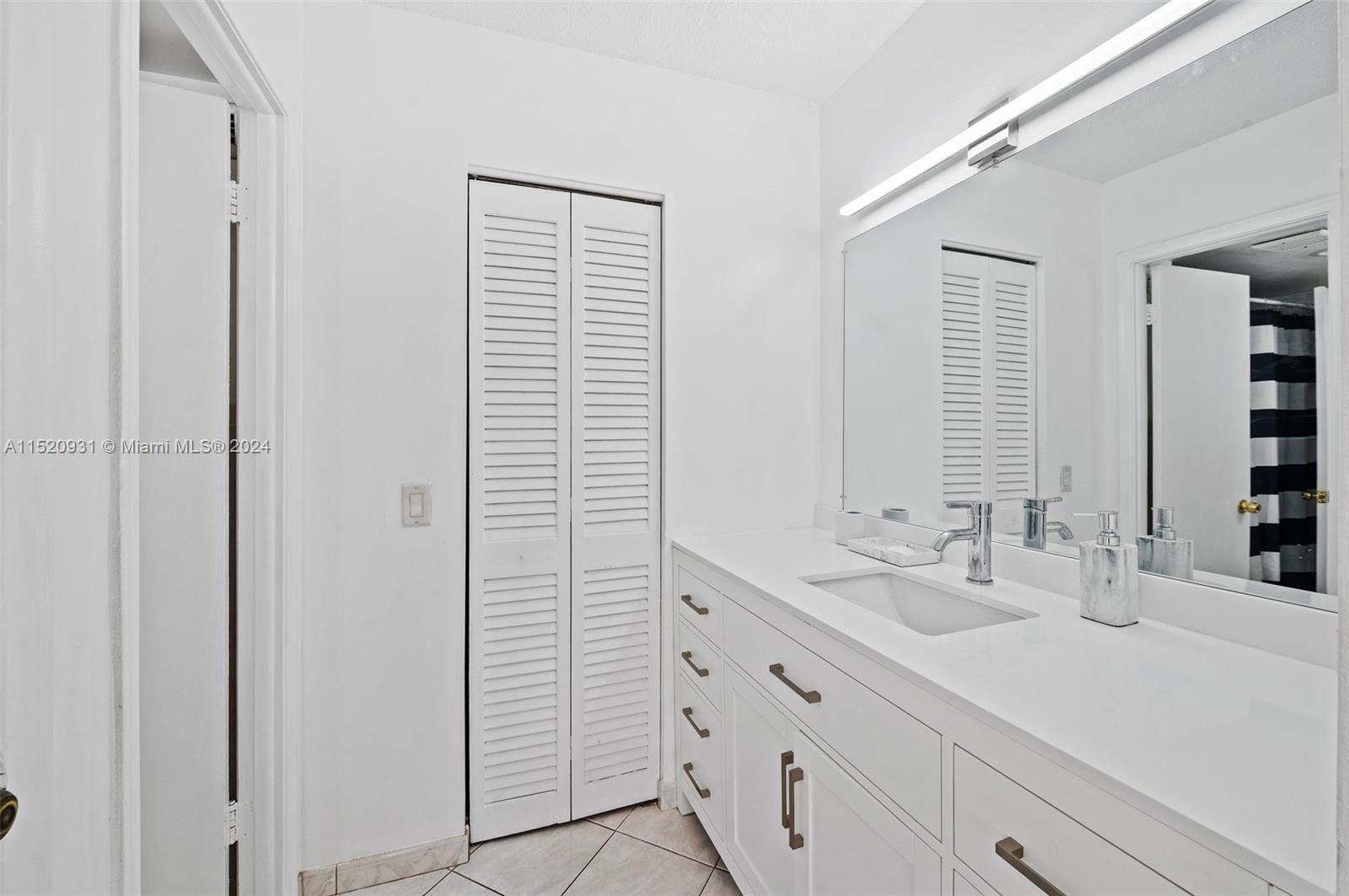 1825 S Ocean Dr 511, Hallandale Beach, Florida 33009, 1 Bedroom Bedrooms, ,1 BathroomBathrooms,Residential,For Sale,1825 S Ocean Dr 511,A11520931