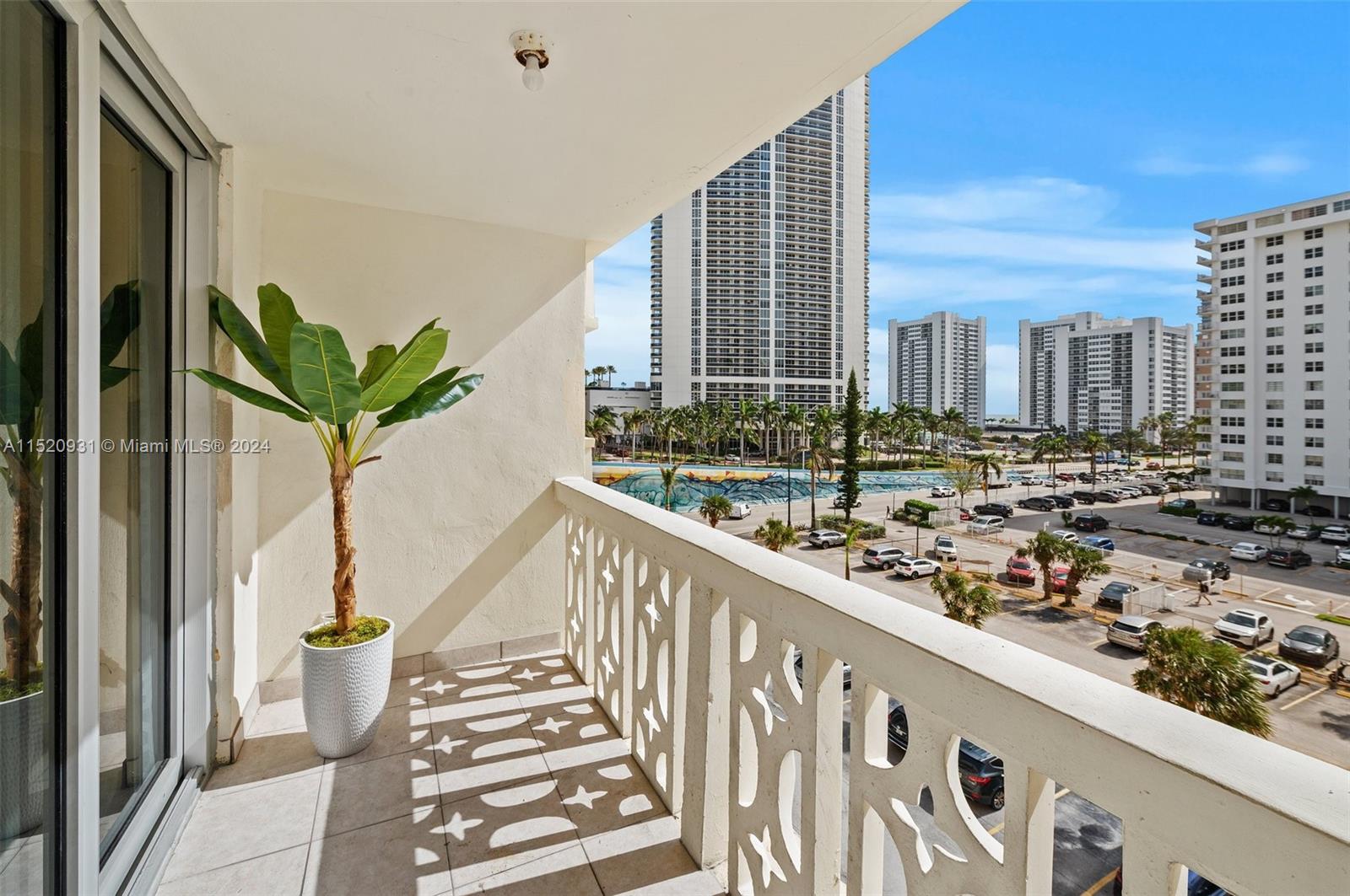 1825 S Ocean Dr 511, Hallandale Beach, Florida 33009, 1 Bedroom Bedrooms, ,1 BathroomBathrooms,Residential,For Sale,1825 S Ocean Dr 511,A11520931