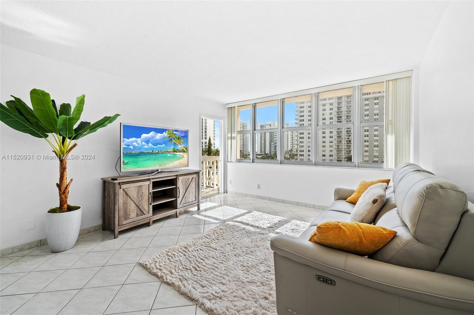 1825 S Ocean Dr 511, Hallandale Beach, Florida 33009, 1 Bedroom Bedrooms, ,1 BathroomBathrooms,Residential,For Sale,1825 S Ocean Dr 511,A11520931