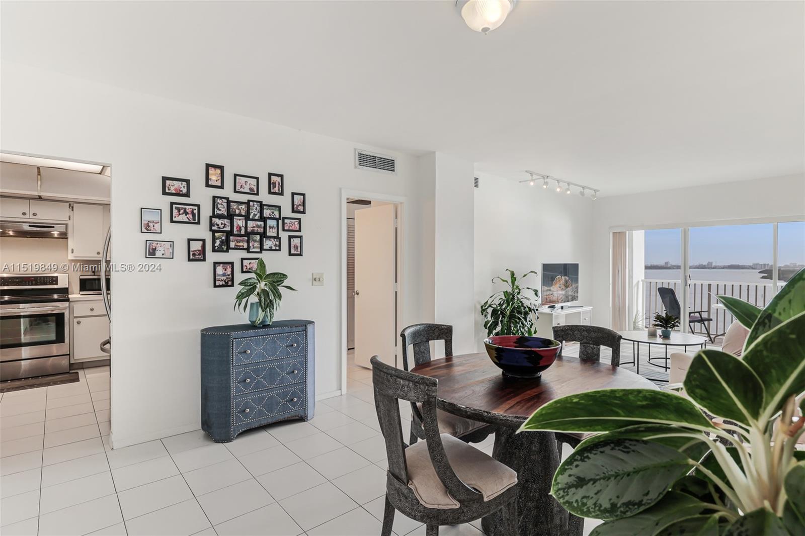 300 Bayview Dr 812, Sunny Isles Beach, Florida 33160, 1 Bedroom Bedrooms, ,1 BathroomBathrooms,Residential,For Sale,300 Bayview Dr 812,A11519849