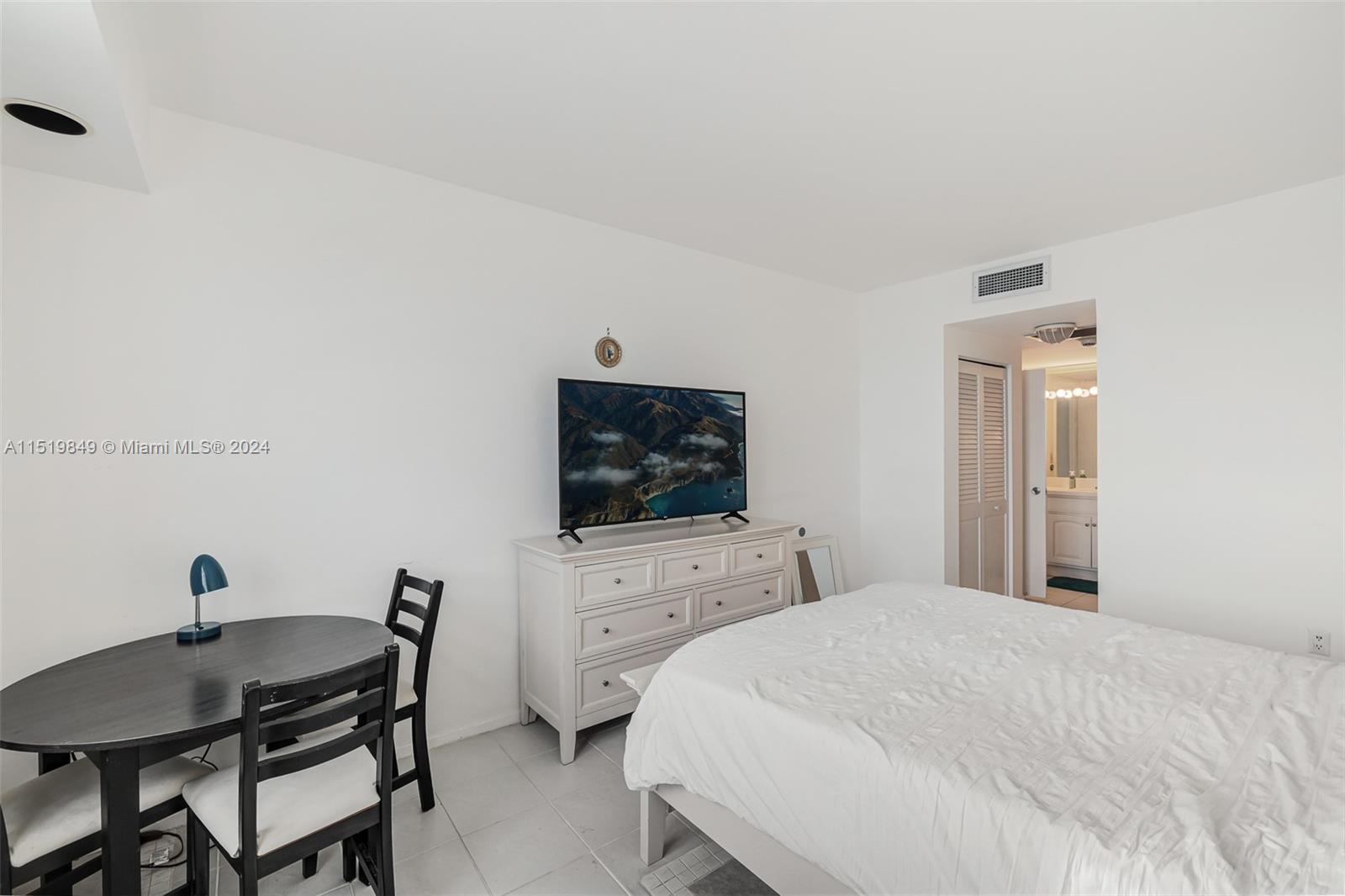 300 Bayview Dr 812, Sunny Isles Beach, Florida 33160, 1 Bedroom Bedrooms, ,1 BathroomBathrooms,Residential,For Sale,300 Bayview Dr 812,A11519849