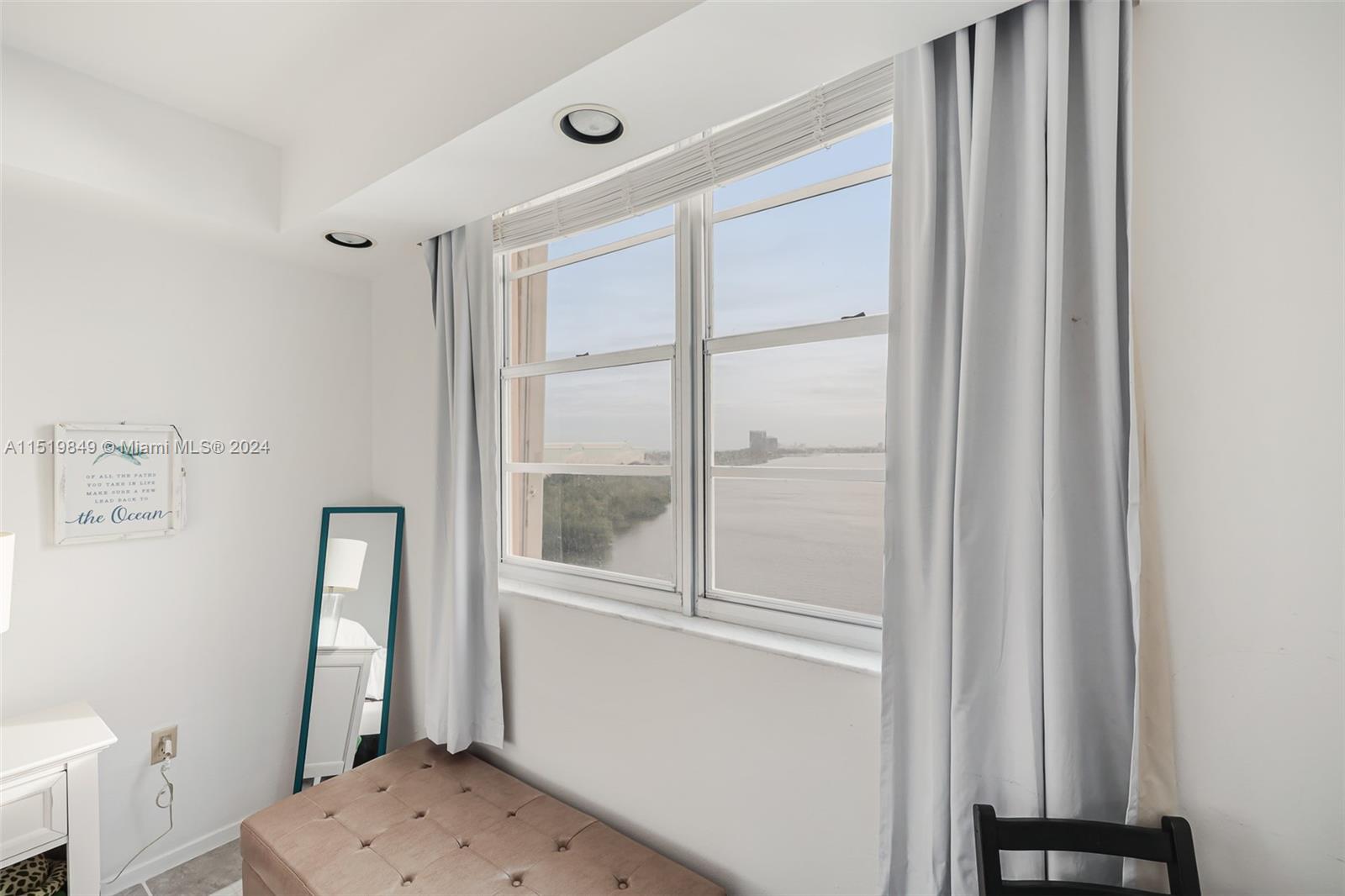 300 Bayview Dr 812, Sunny Isles Beach, Florida 33160, 1 Bedroom Bedrooms, ,1 BathroomBathrooms,Residential,For Sale,300 Bayview Dr 812,A11519849