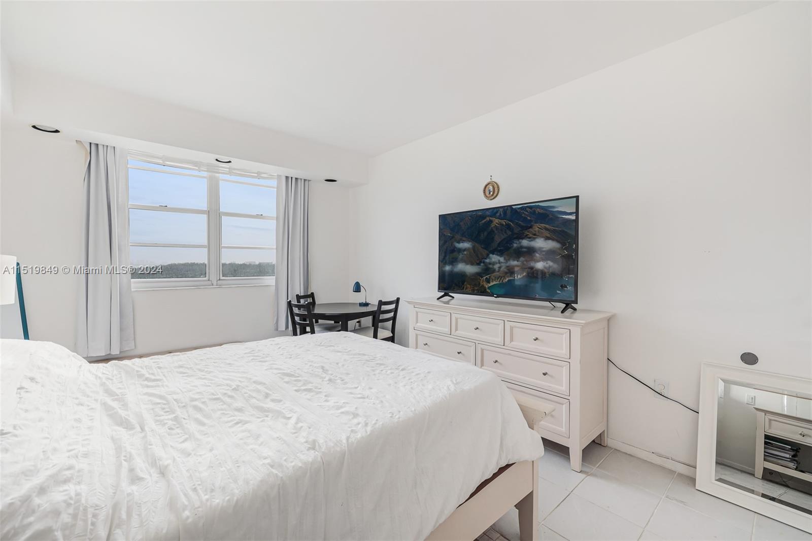 300 Bayview Dr 812, Sunny Isles Beach, Florida 33160, 1 Bedroom Bedrooms, ,1 BathroomBathrooms,Residential,For Sale,300 Bayview Dr 812,A11519849