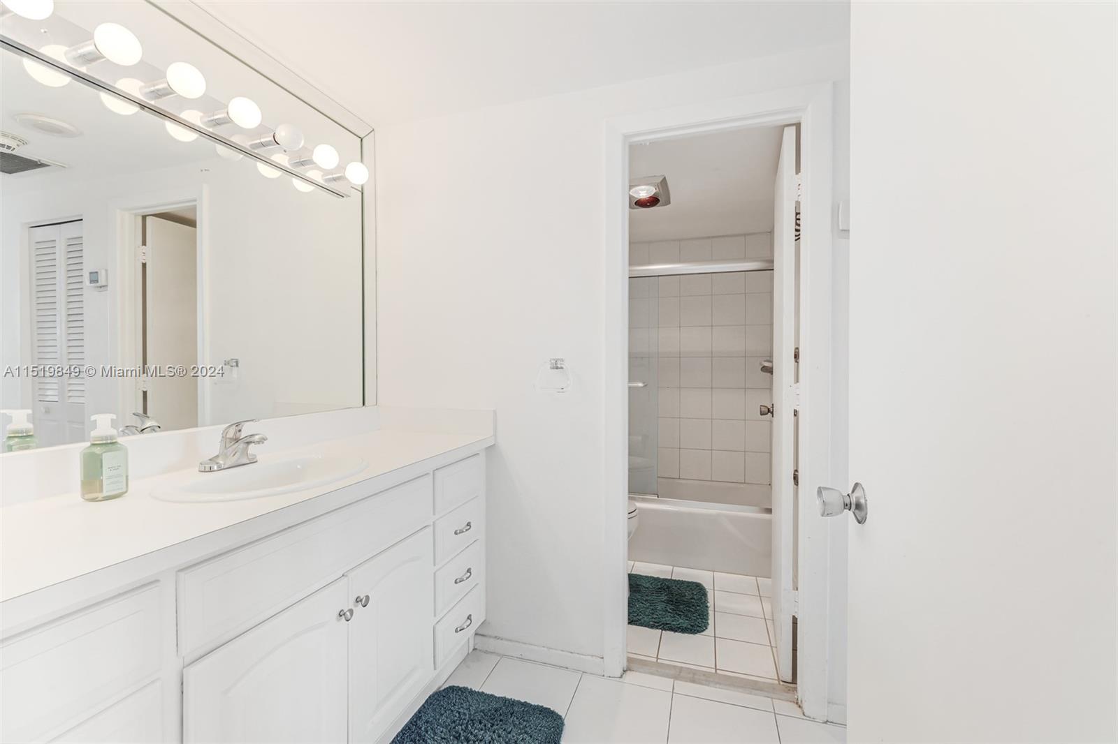 300 Bayview Dr, Sunny Isles Beach, FL, 33160 United States, 1 Bedroom Bedrooms, ,1 BathroomBathrooms,Residential,For Sale,Bayview Dr,A11519849