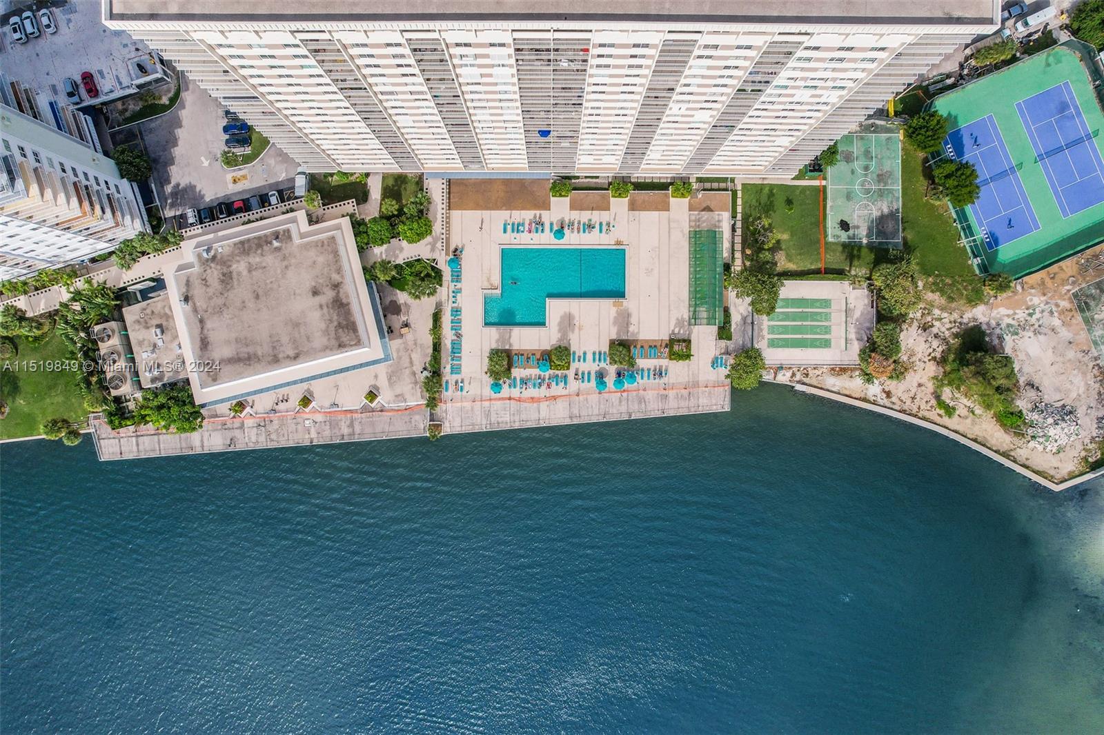 300 Bayview Dr 812, Sunny Isles Beach, Florida 33160, 1 Bedroom Bedrooms, ,1 BathroomBathrooms,Residential,For Sale,300 Bayview Dr 812,A11519849