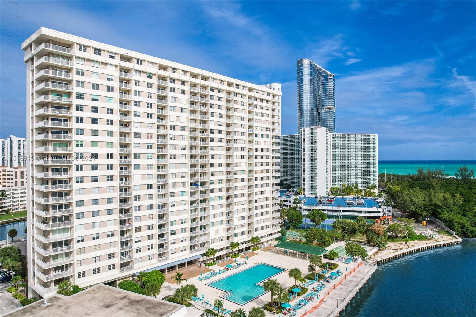 300 Bayview Dr 812, Sunny Isles Beach, Florida 33160, 1 Bedroom Bedrooms, ,1 BathroomBathrooms,Residential,For Sale,300 Bayview Dr 812,A11519849