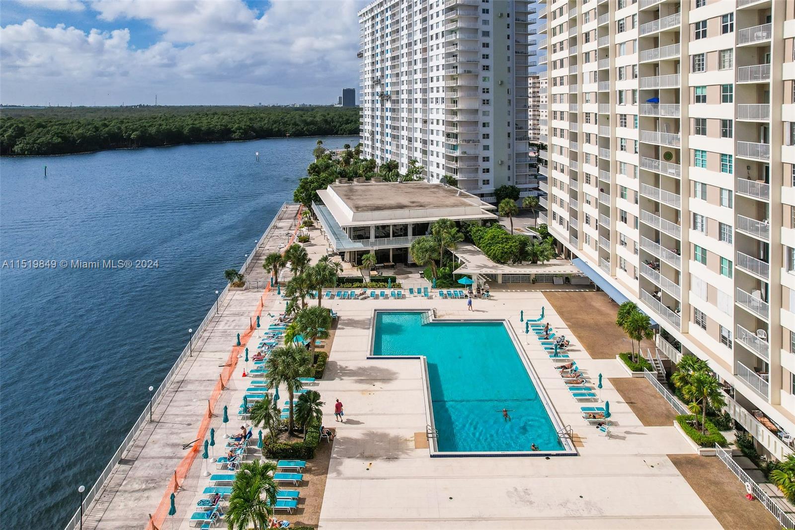 300 Bayview Dr, Sunny Isles Beach, FL, 33160 United States, 1 Bedroom Bedrooms, ,1 BathroomBathrooms,Residential,For Sale,Bayview Dr,A11519849