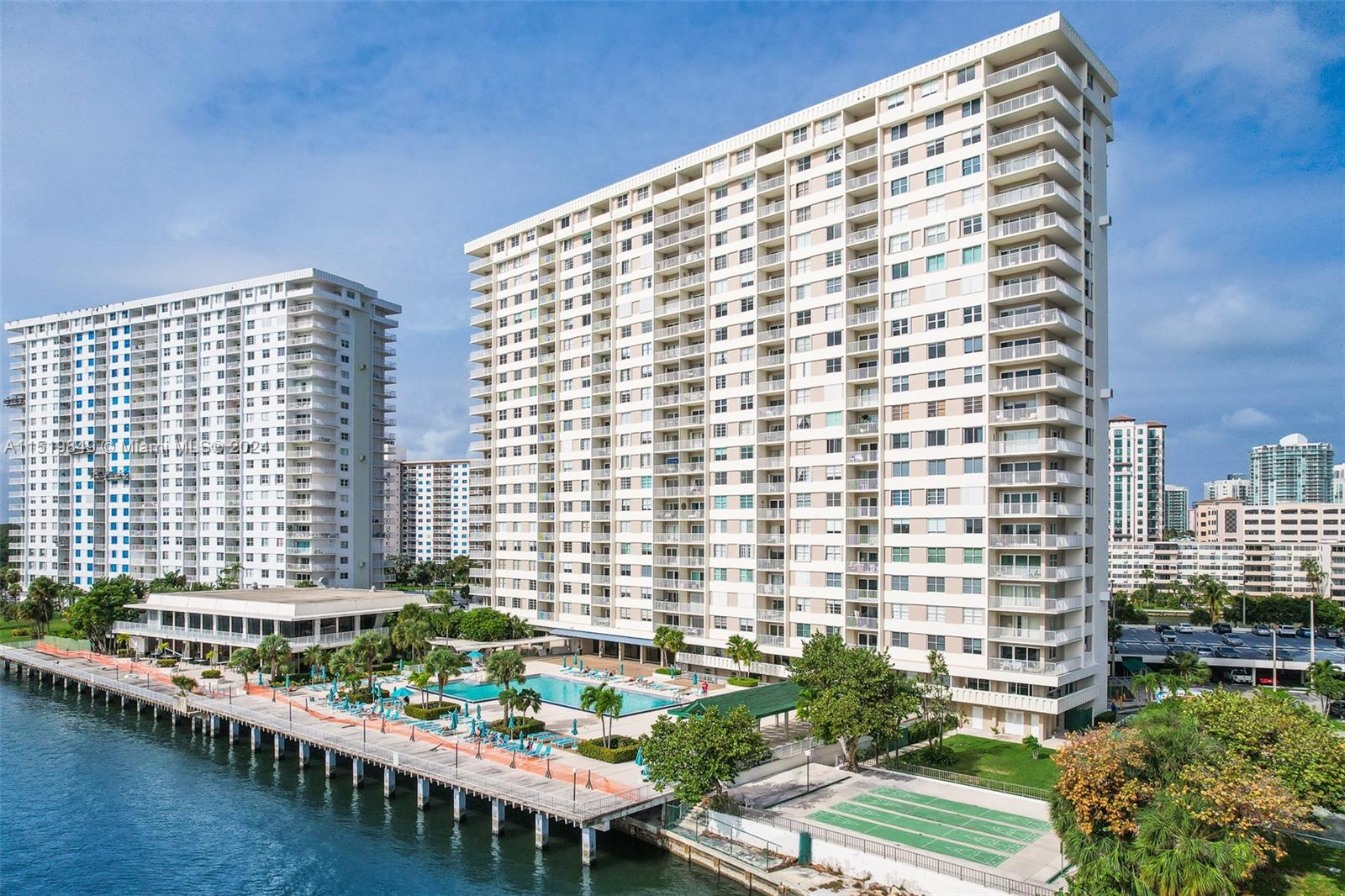 300 Bayview Dr 812, Sunny Isles Beach, Florida 33160, 1 Bedroom Bedrooms, ,1 BathroomBathrooms,Residential,For Sale,300 Bayview Dr 812,A11519849