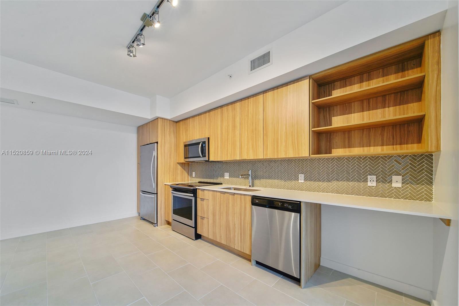 2150 N Bayshore Dr 305, Miami, Florida 33137, 2 Bedrooms Bedrooms, ,2 BathroomsBathrooms,Residentiallease,For Rent,2150 N Bayshore Dr 305,A11520859