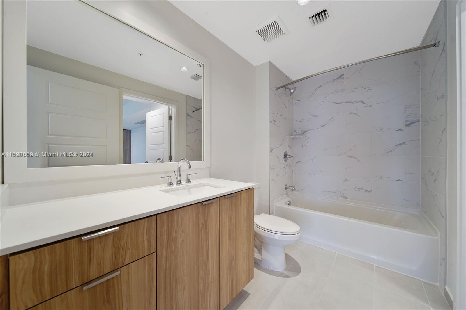 2150 N Bayshore Dr 305, Miami, Florida 33137, 2 Bedrooms Bedrooms, ,2 BathroomsBathrooms,Residentiallease,For Rent,2150 N Bayshore Dr 305,A11520859