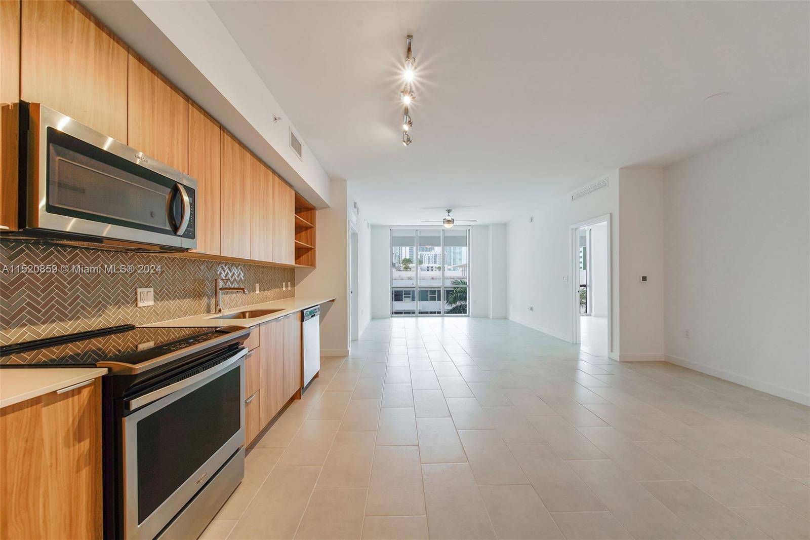 2150 N Bayshore Dr 305, Miami, Florida 33137, 2 Bedrooms Bedrooms, ,2 BathroomsBathrooms,Residentiallease,For Rent,2150 N Bayshore Dr 305,A11520859