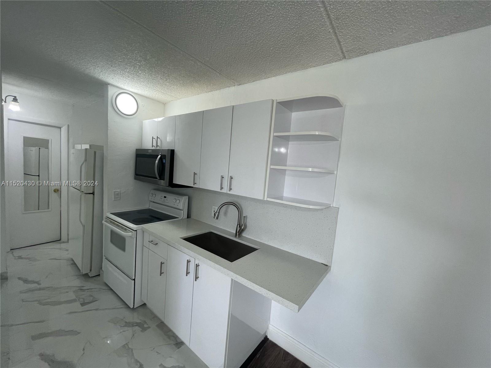 3211 SW 44th St 210, Dania Beach, Florida 33312, 2 Bedrooms Bedrooms, ,1 BathroomBathrooms,Residentiallease,For Rent,3211 SW 44th St 210,A11520430