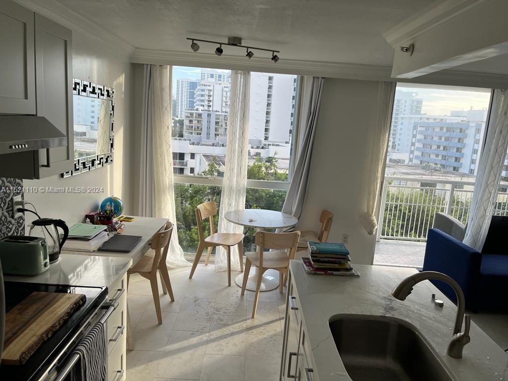 1688 West Ave 706, Miami Beach, Florida 33139, 1 Bedroom Bedrooms, ,2 BathroomsBathrooms,Residential,For Sale,1688 West Ave 706,A11521110